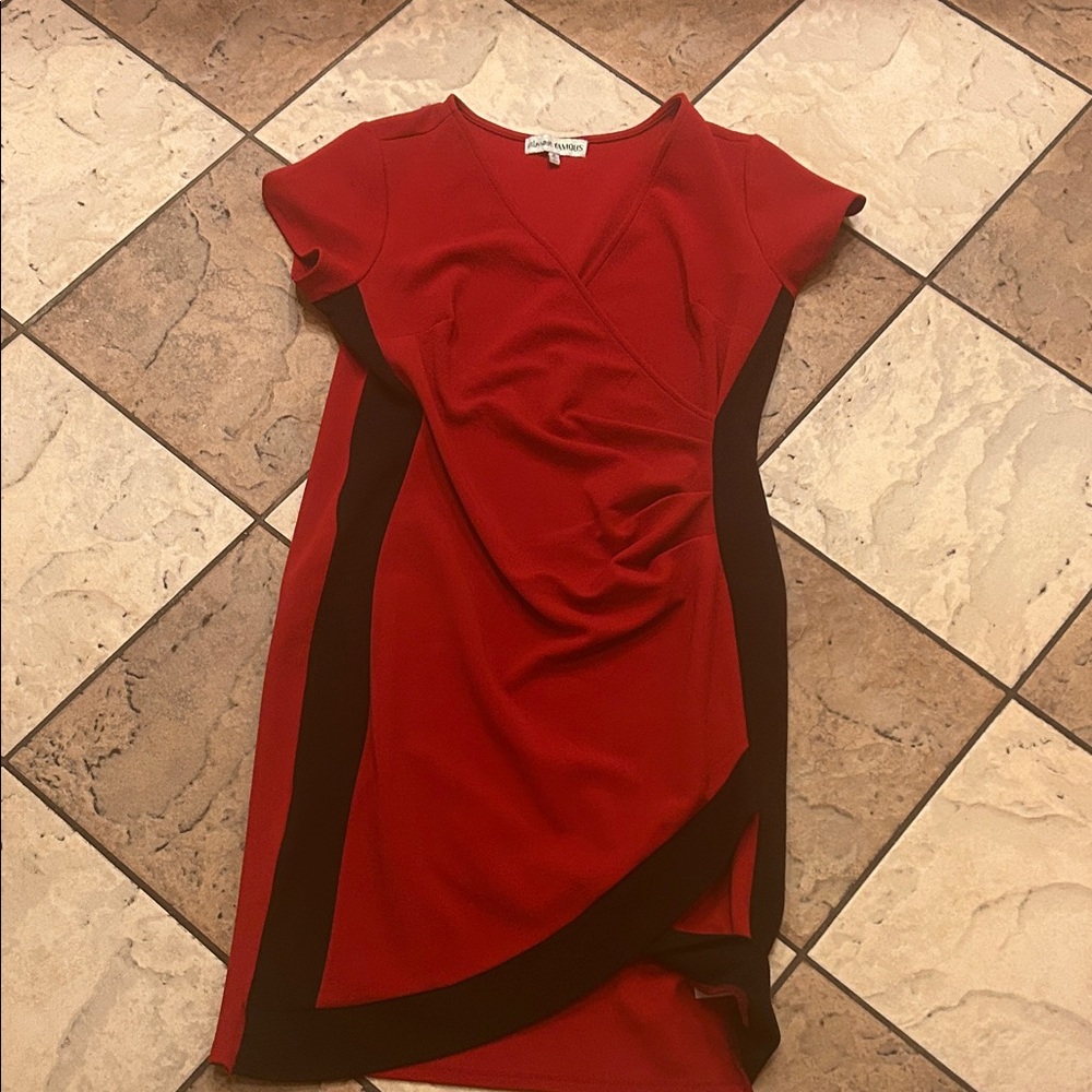 Elegant bodycon Red Dress with Black Accents